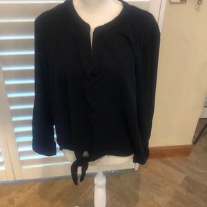 Chico’s tie front pull over top. Sleeves can be rolled up or worn down. Washable